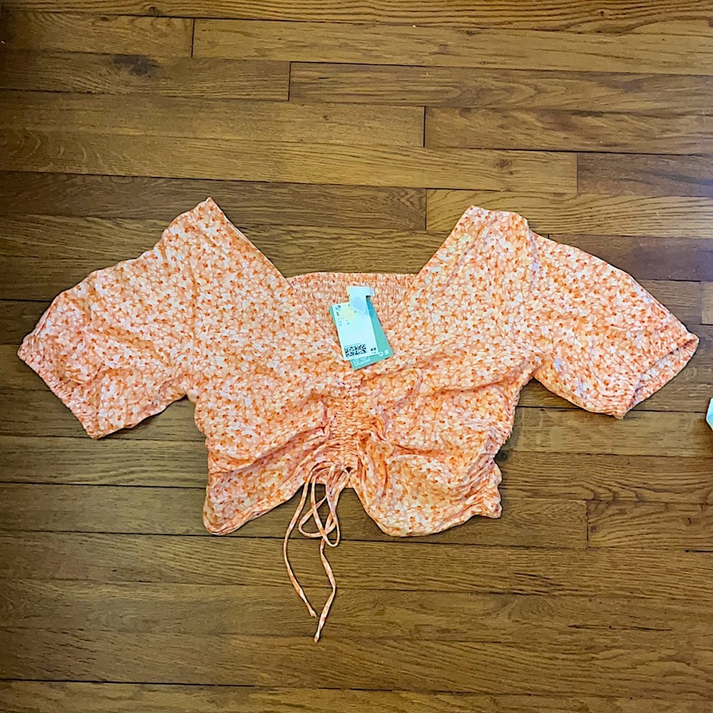 NWT - H&M Drawstring/Smocked Floral Crop Top
